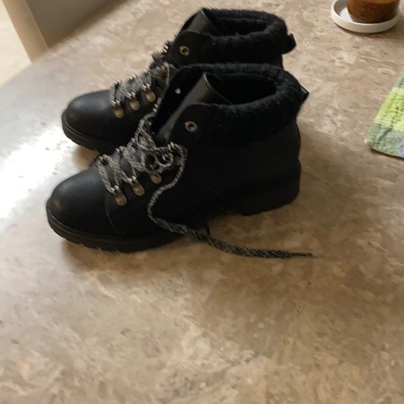 Size - Picture 3 of 3